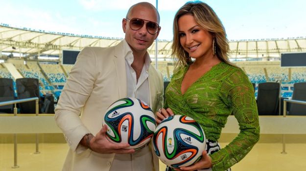 Inno ufficiale mondiali - Pitbull e Claudia Leitte insieme a Brazuca, il pallone ufficiale dei mondiali